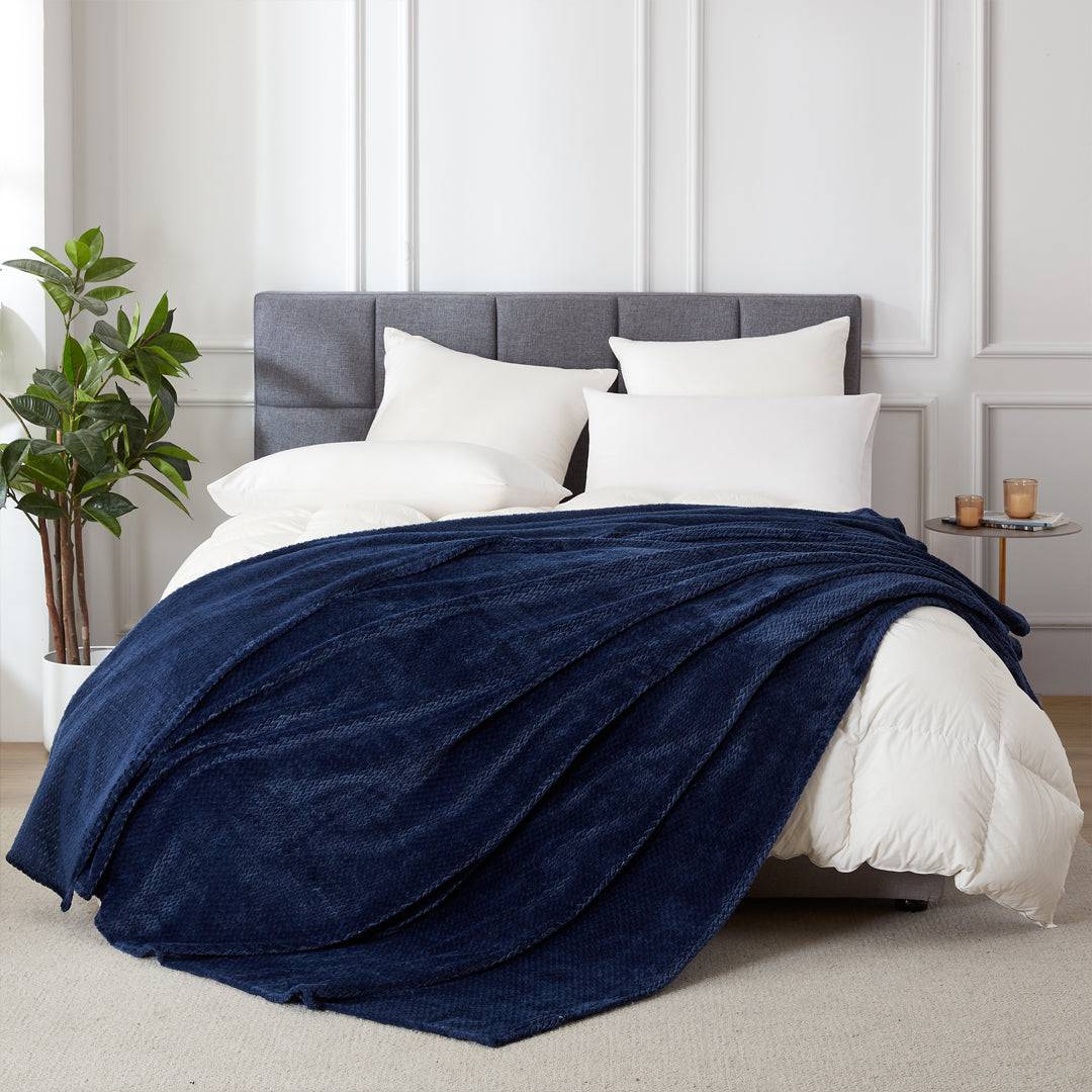 Fleece Throw Super Soft Blanket with Innovative Weaving Process (3 SIZE) Blue
