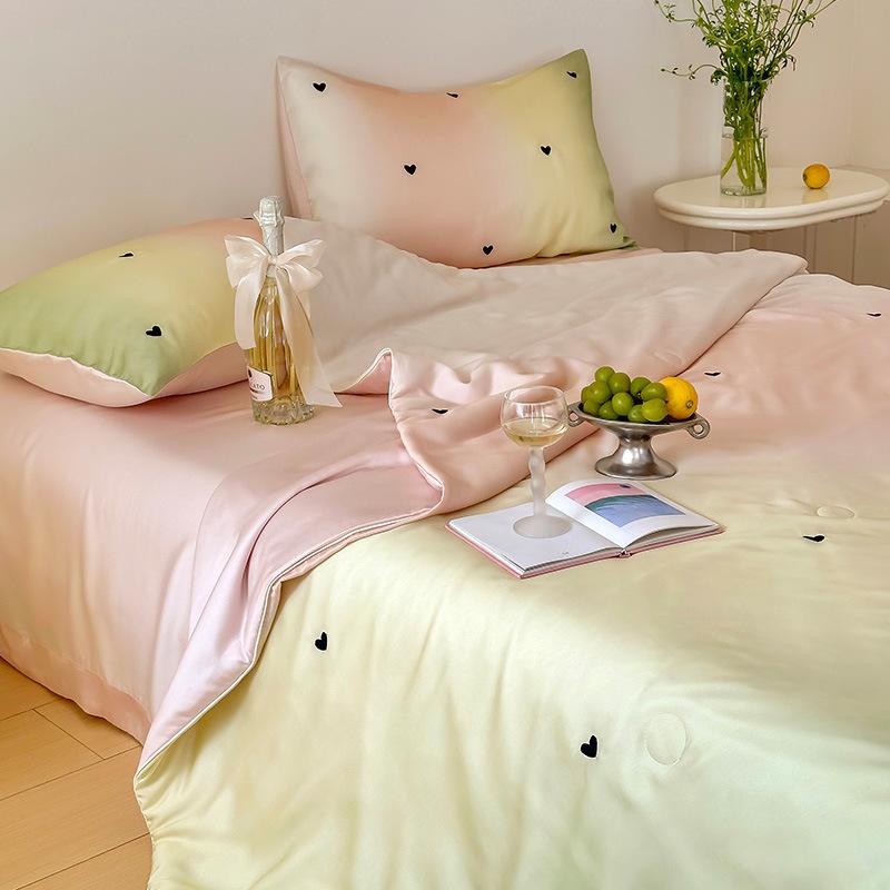 Elegear Two-Tone Gradient Heart Pattern Summer Cooling Comforter
